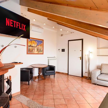 Ampia Mansarda E Terrazzo 10 Minuti Dal Centro Apartamento Turim Exterior foto